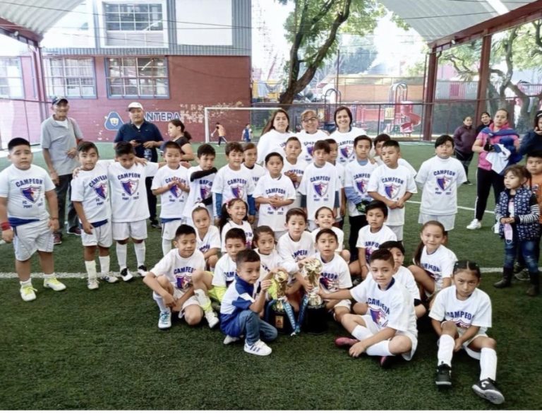 Final eléctrica infantil del torneo de fútbol en el Morelos y Pavón.