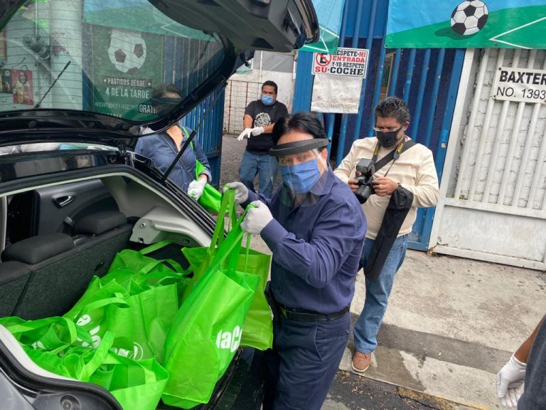 MEDALLISTAS OLÍMPICOS ENTREGAN DESPENSAS A FAMILIAS VULNERABLES