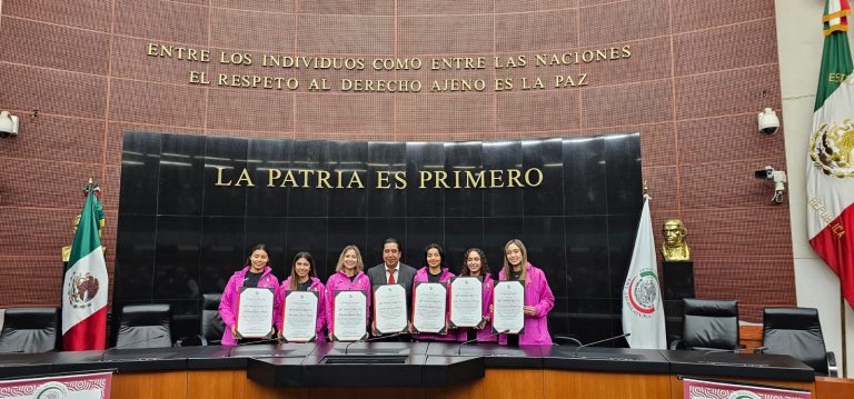 En medio de la Justa Deportiva más importante del mundo, en México el deporte sigue el trabajo para fortalecer a nuestros atletas. En este trabajo conjunto, la Senadora Ana Lilia Rivera Rivera, Presidenta de la Mesa Directiva del Senado, reconoció a la Selección Nacional de Gimnasia Rítmica en Conjunto, y por supuesto a su entrenadora Blajaith Aguilar, quienes viajaran a Francia con el objetivo de colocar a México en el pódium, además la senadora celebra el compromiso inquebrantable del titular del deporte en el IMSS, Héctor García Antonio por su espíritu deportivo y su papel en elevar el prestigio de México a nivel global.