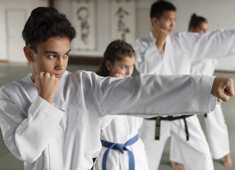 La Fuerza de la Amistad y el respeto en el Karate Do: Un Equipo Inquebrantable